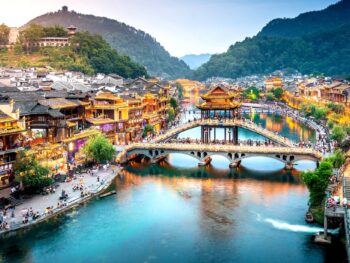 Tour du lịch TP. Hồ Chí Minh - Phượng Hoàng Cổ Trấn - Trương Gia Giới 5 ngày 4 đêm